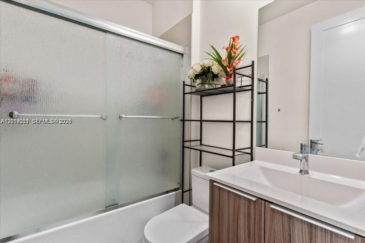 6680 NW 102nd Path , Doral, FL 33178 Photo