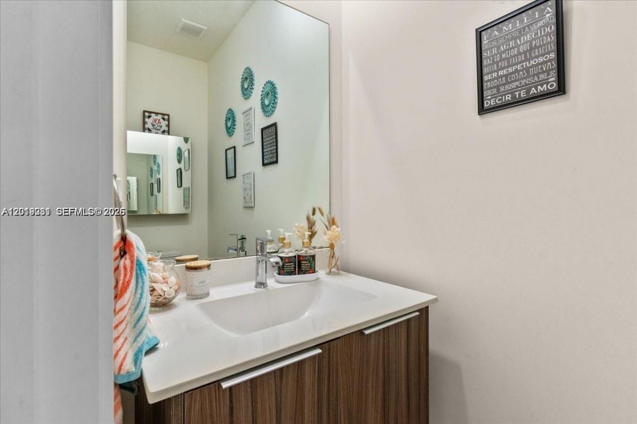 6680 NW 102nd Path , Doral, FL 33178 Photo