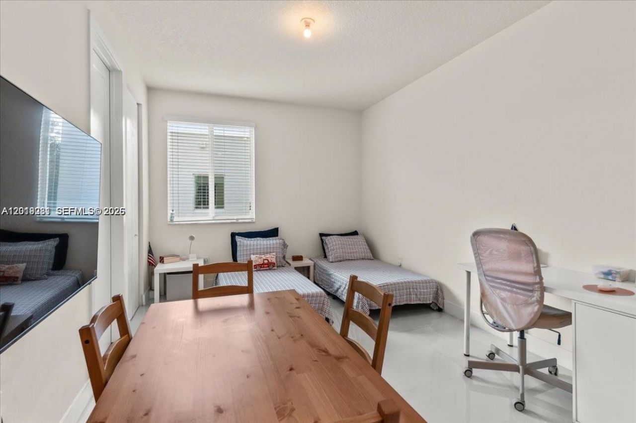 6680 NW 102nd Path , Doral, FL 33178 Photo