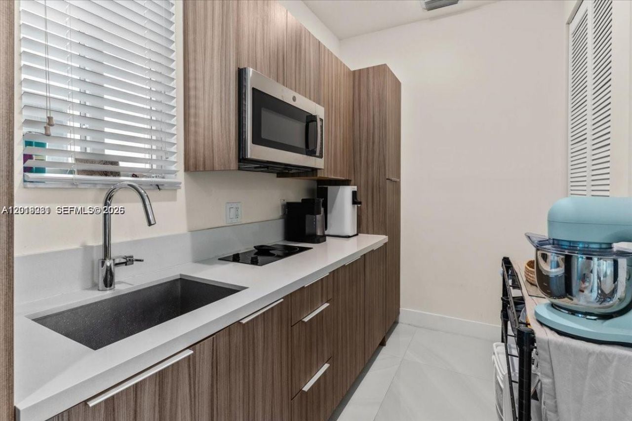 6680 NW 102nd Path , Doral, FL 33178 Photo