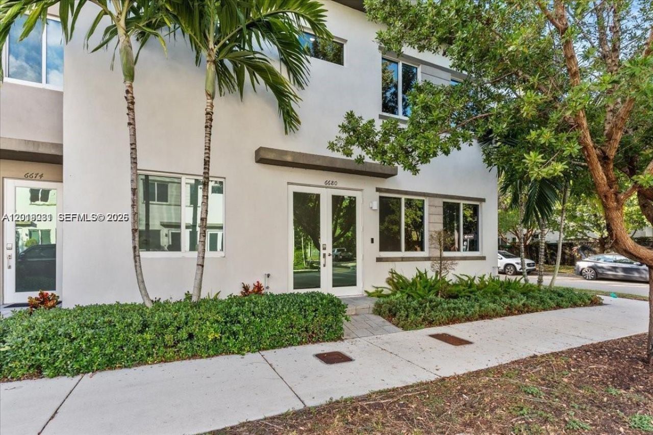 6680 NW 102nd Path , Doral, FL 33178 Photo