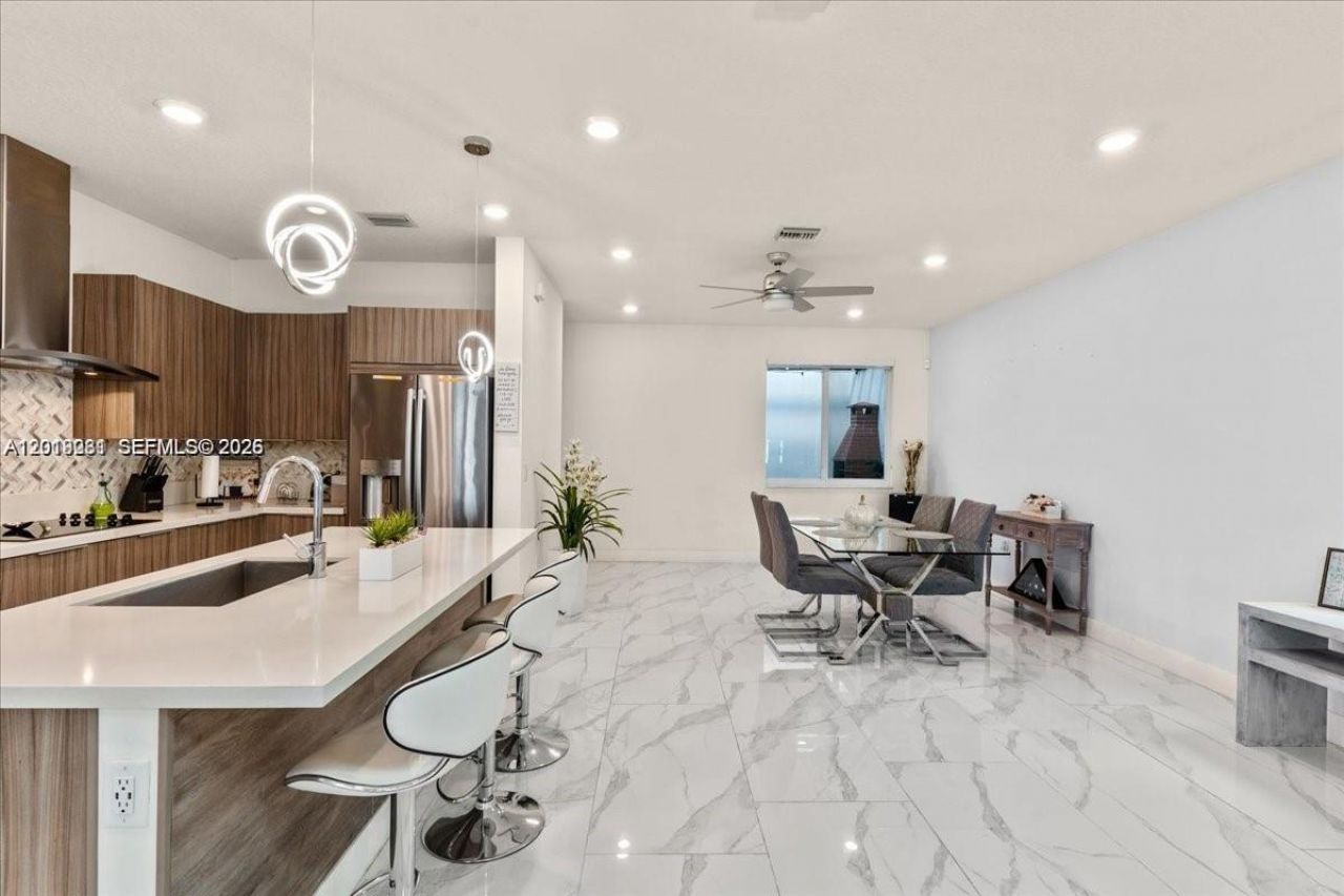 6680 NW 102nd Path , Doral, FL 33178 Photo