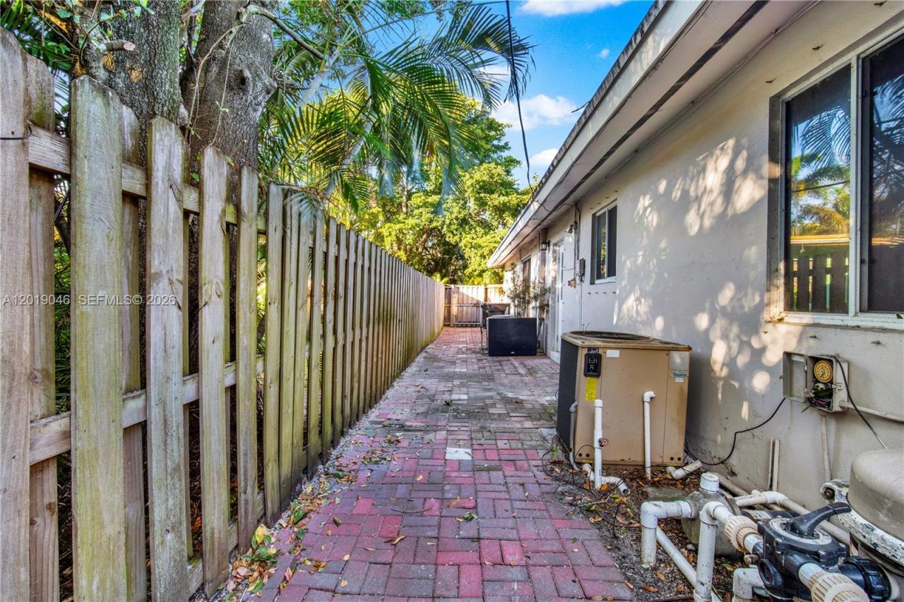 1600 SW 10th St , Fort Lauderdale, FL 33312 Photo