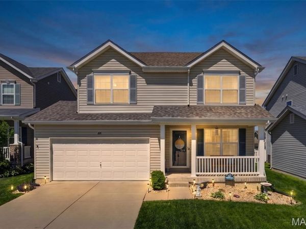 205 Pecan Bluffs Drive, Wentzville, MO 63385