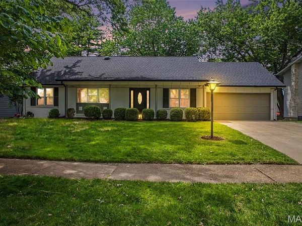 1015 Fernway Lane, St Louis, MO 63141