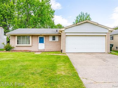 2861 Franklin Park Drive, Sterling Heights, MI 48310
