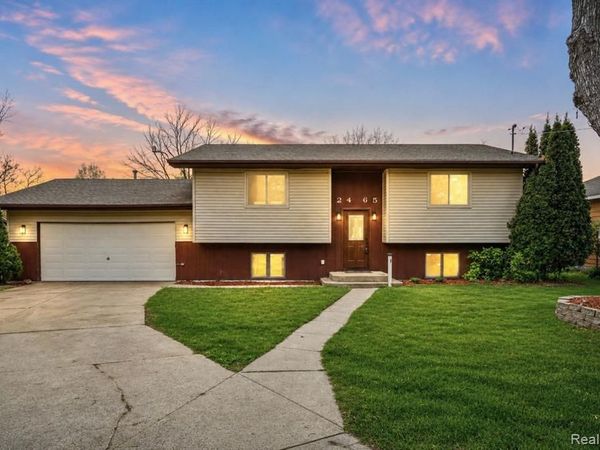 2465 Egelston Avenue, Burton, MI 48509