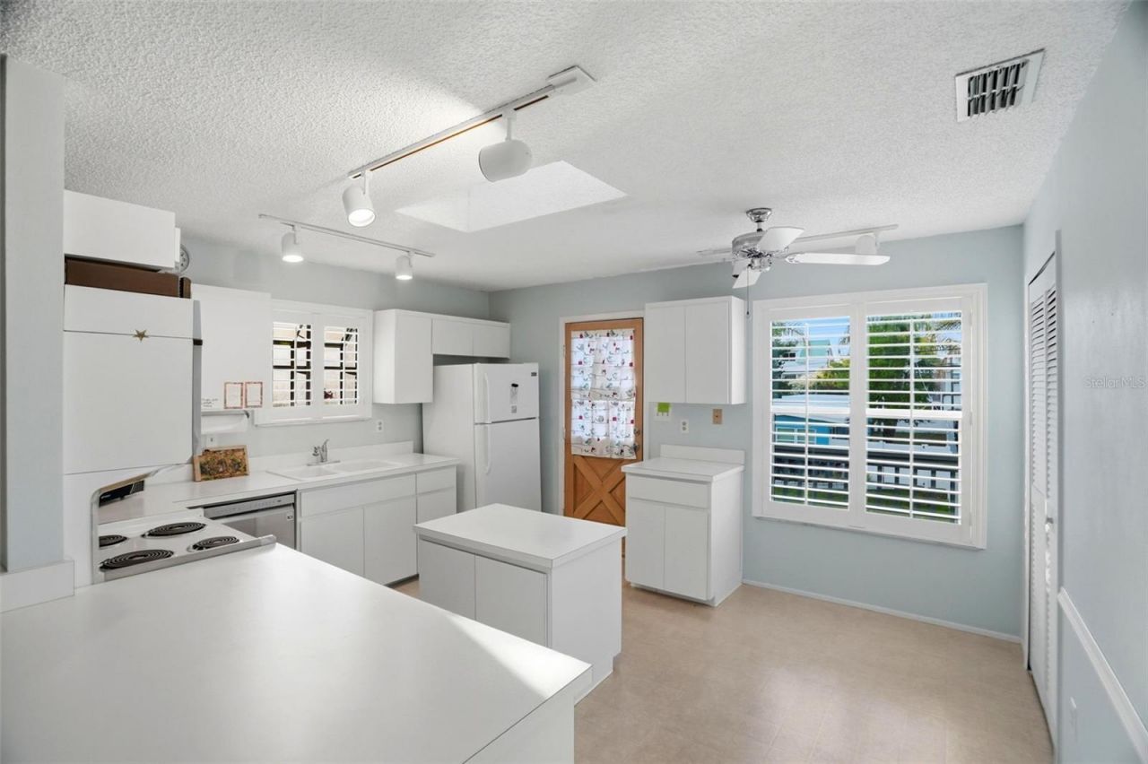 110 Georgia Ave. Avenue, Crystal Beach, FL 34681 Photo