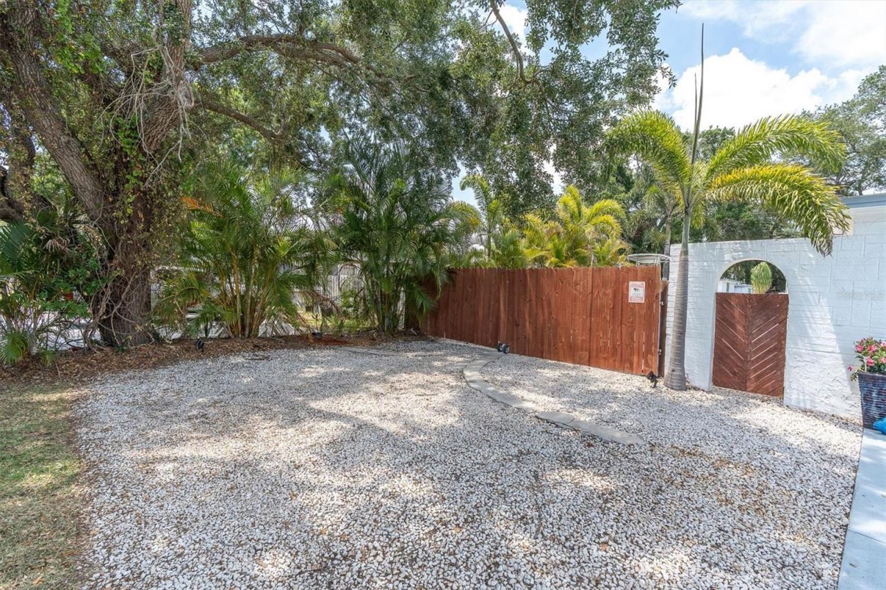 1237 57th Avenue N, Saint Petersburg, FL 33703 Photo