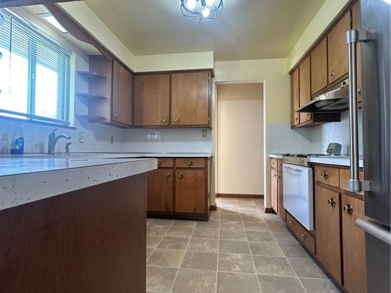 1563 E 196th Street, Euclid, OH 44117 Photo 3