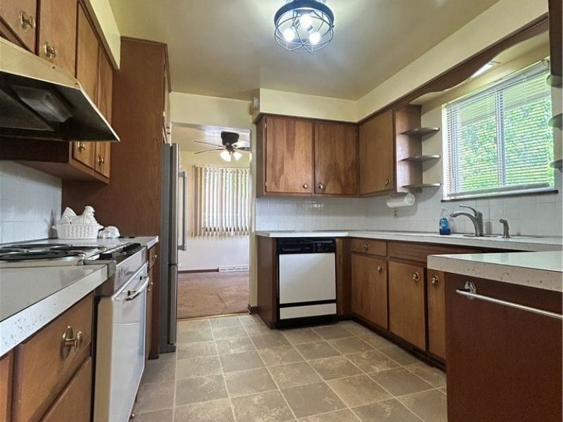 1563 E 196th Street, Euclid, OH 44117 Photo 4