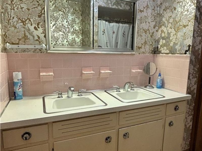 1563 E 196th Street, Euclid, OH 44117 Photo 8