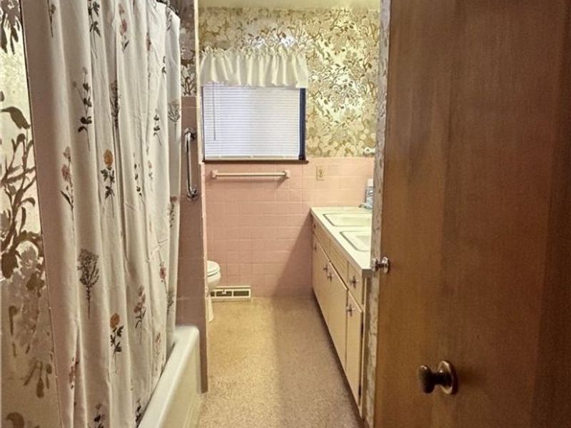 1563 E 196th Street, Euclid, OH 44117 Photo 9