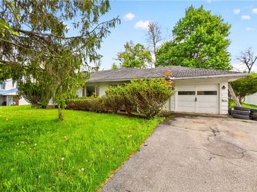 123 Lea Drive, Newark, NY 14513