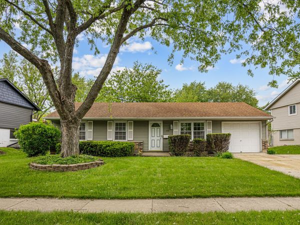412 Krause Avenue , Streamwood, IL 60107