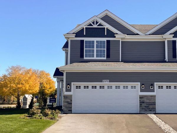 201 Charlestowne Lakes Drive, St. Charles, IL 60174