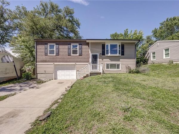 8266 Tauromee Avenue, Kansas City, KS 66112