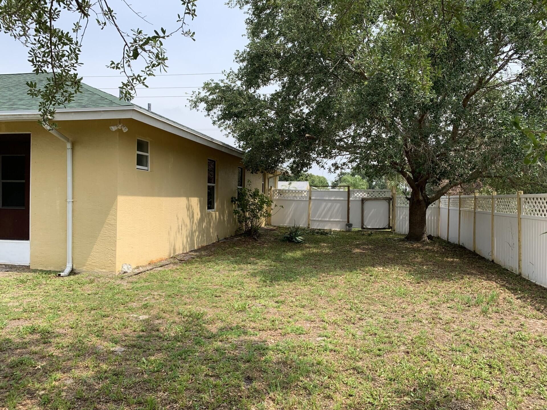 180 SW Oakridge Drive, Port Saint Lucie, FL 34984 Photo