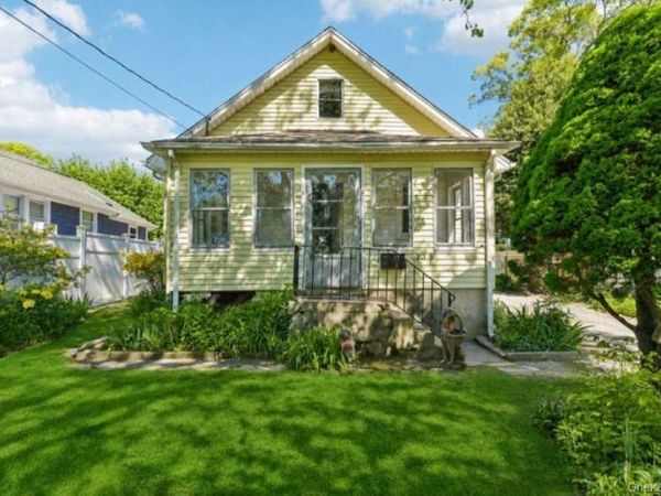 135 Winding Street , Huntington Station, NY 11746
