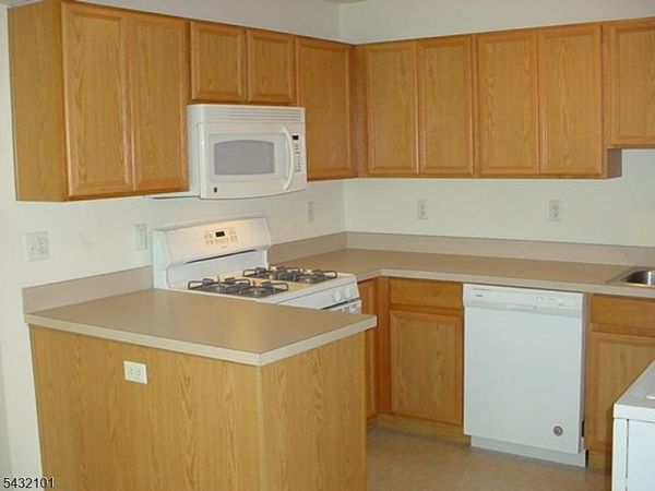 165 Falcon Ridge Way, Hamburg, NJ 07419