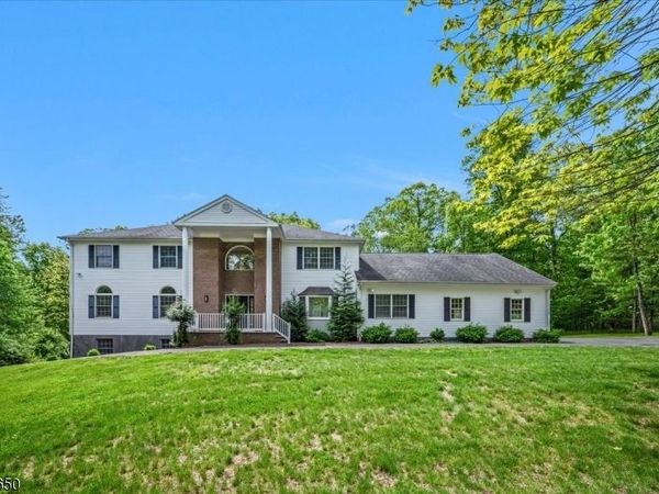 1020 Sunset Rdg, Bridgewater, NJ 08807