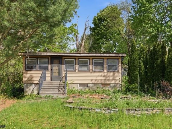 39 Fernwood Ave, Hardyston, NJ 07460