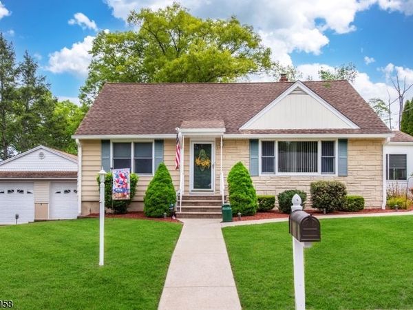 7 Mary St, Bloomingdale, NJ 07403