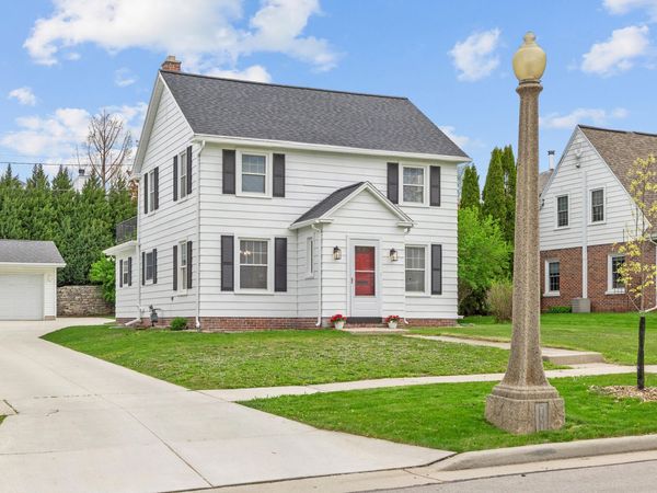 526 Pinetree Rd, Kohler, WI 53044