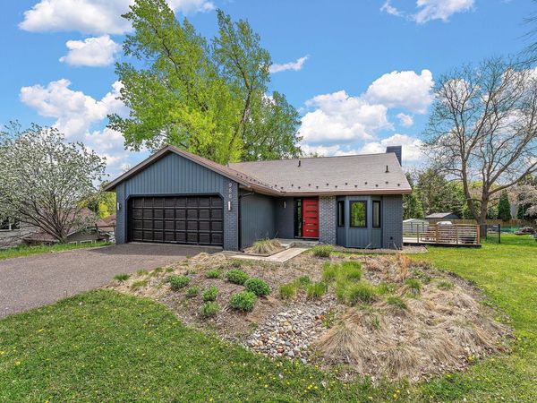 986 Demont Avenue E, Maplewood, MN 55109