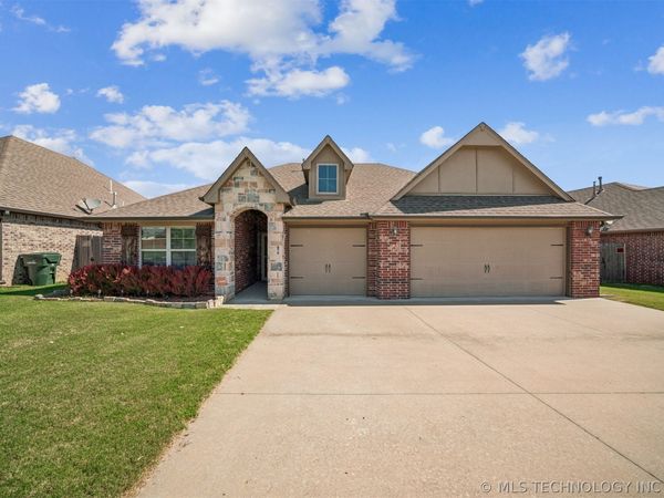 1006 W Missouri Avenue, Claremore, OK 74019