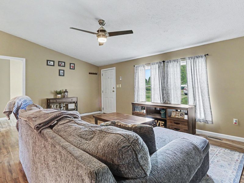 9274 Cincinnati-Zanesville Road SW, Amanda, OH 43102 Photo 4