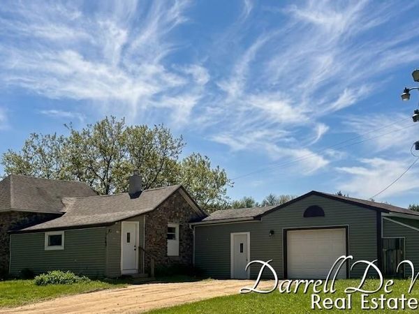 8425 N Holland Road, Six Lakes, MI 48886