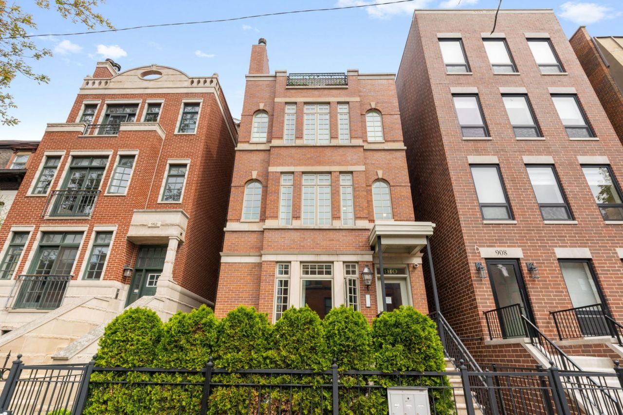 910 W Fullerton Avenue, Unit 2, Chicago, IL 60614 Main Photo