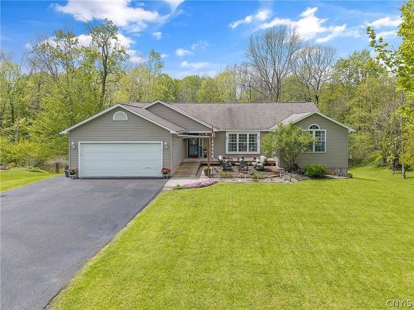 4 Kinderwood Drive , Marcellus, NY 13108