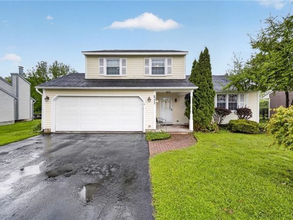 8272 Coconut Tree Drive, Liverpool, NY 13090
