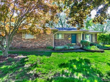 5190 Babbit Drive, Troy, MI 48085