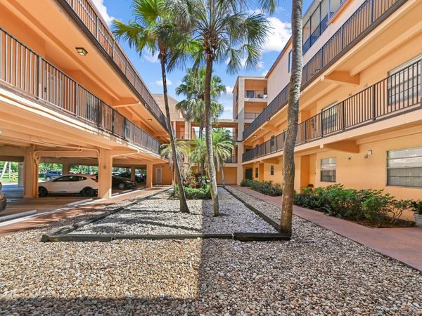 430 Commodore Drive, Unit 217, Plantation, FL 33325