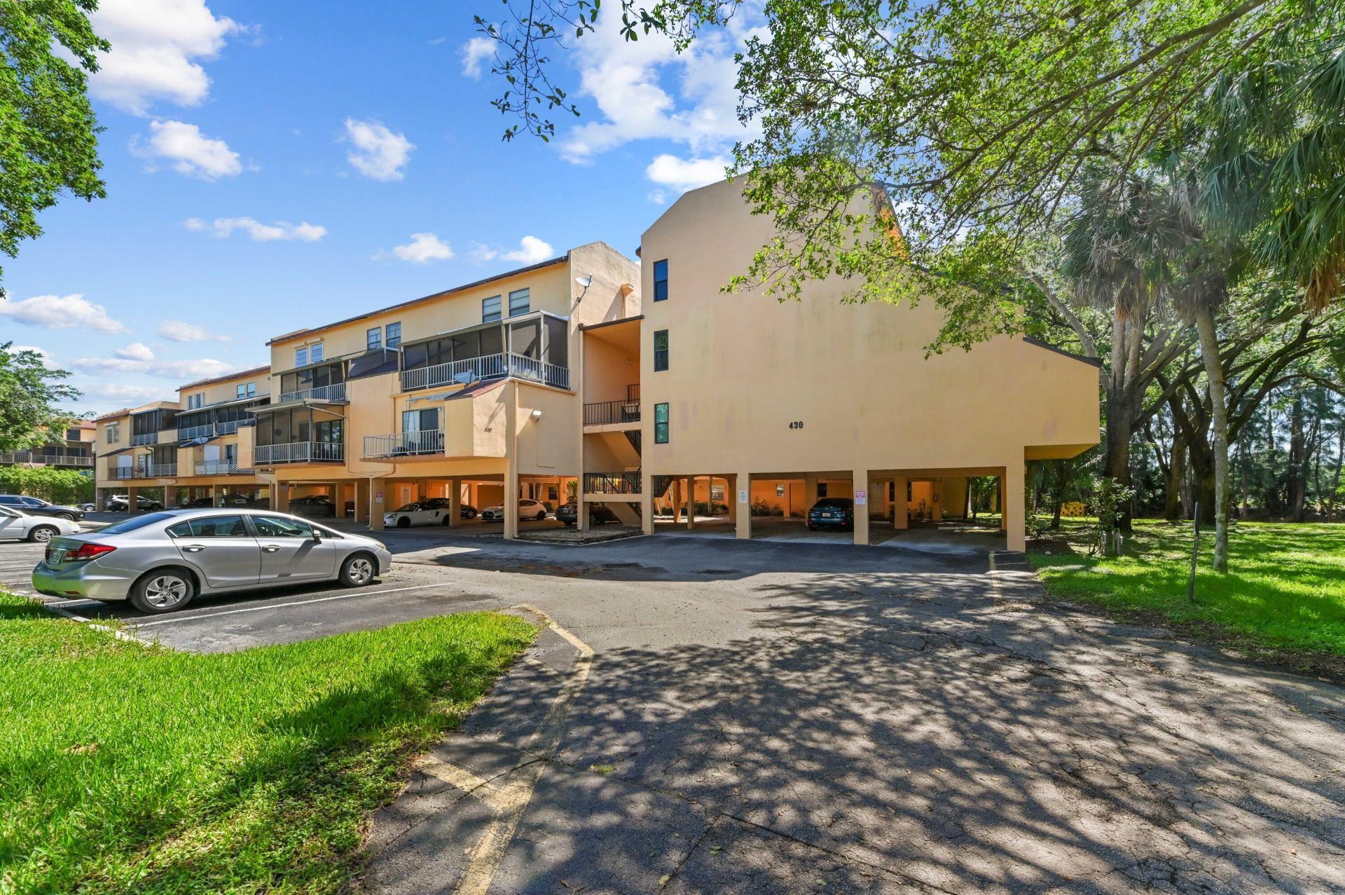 430 Commodore Drive, Unit 217, Plantation, FL 33325 Photo