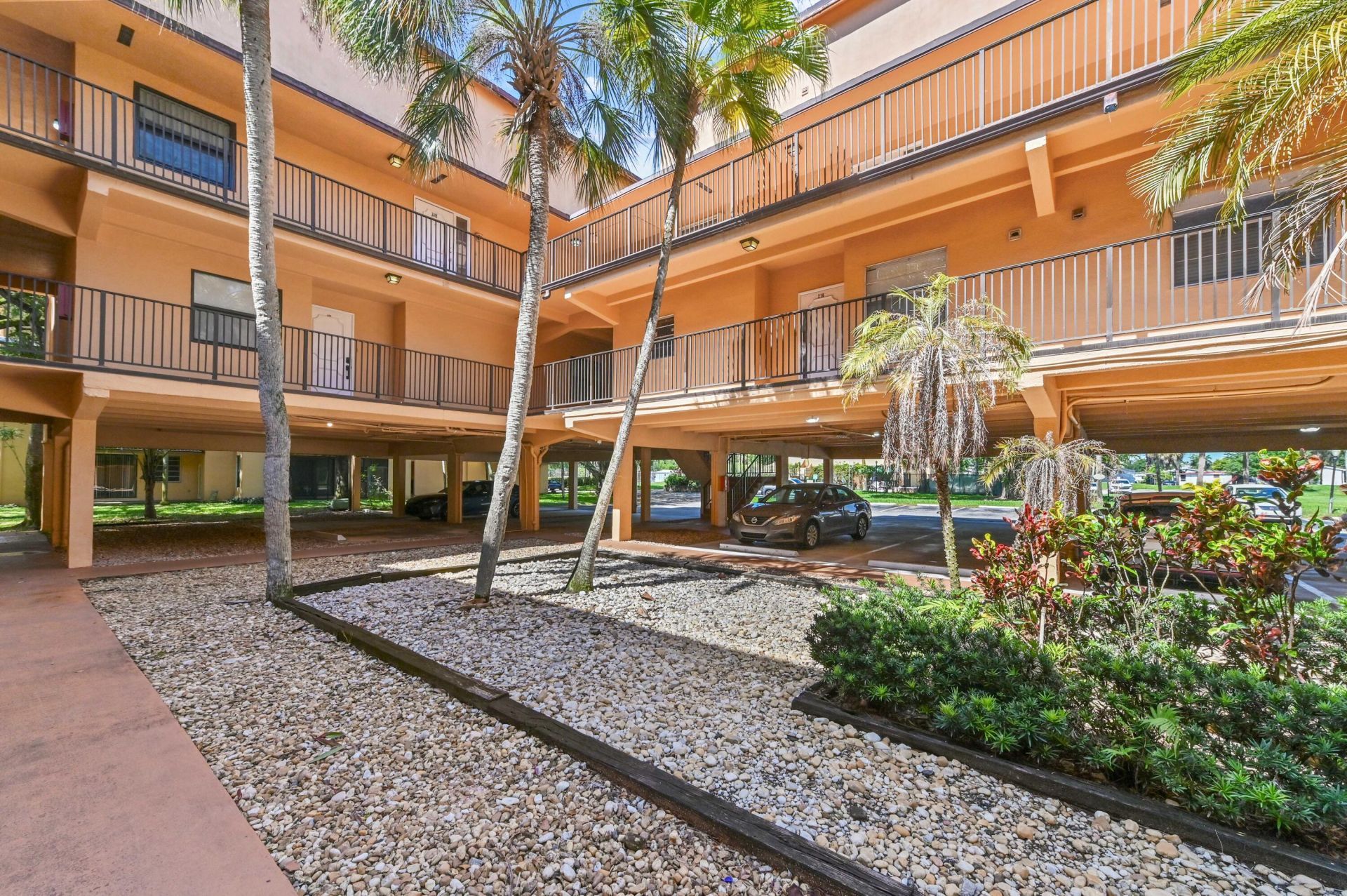 430 Commodore Drive, Unit 217, Plantation, FL 33325 Photo
