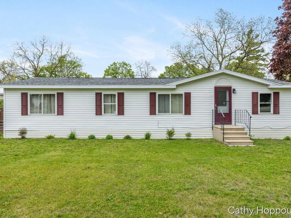 153 Baldwin Street, Lyons, MI 48851