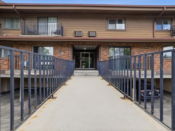 4075 S 84th St, Unit 4, Greenfield, WI 53228