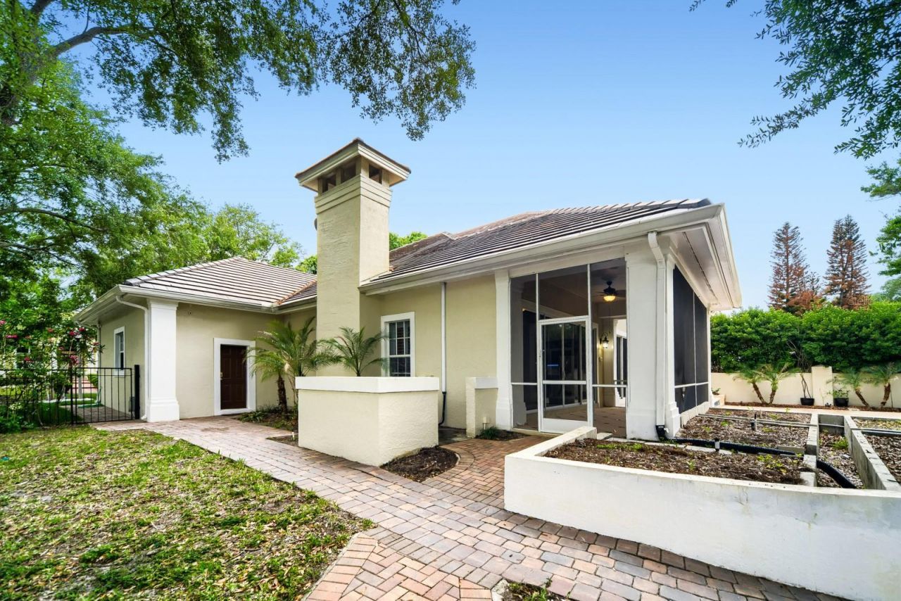 7601 Debeaubien Drive, Orlando, FL 32835 Photo