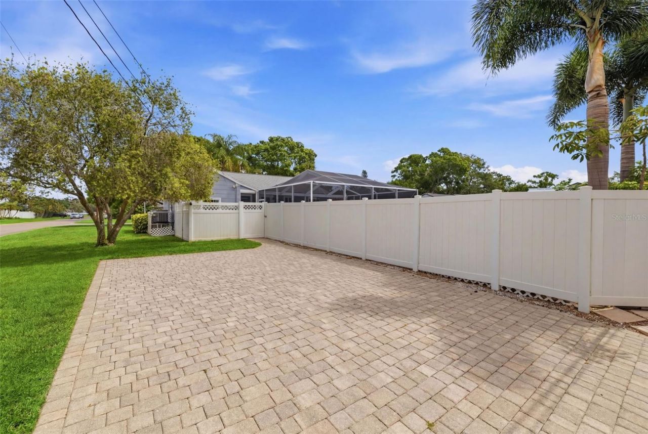 706 39th Avenue Ne, Saint Petersburg, FL 33703 Photo