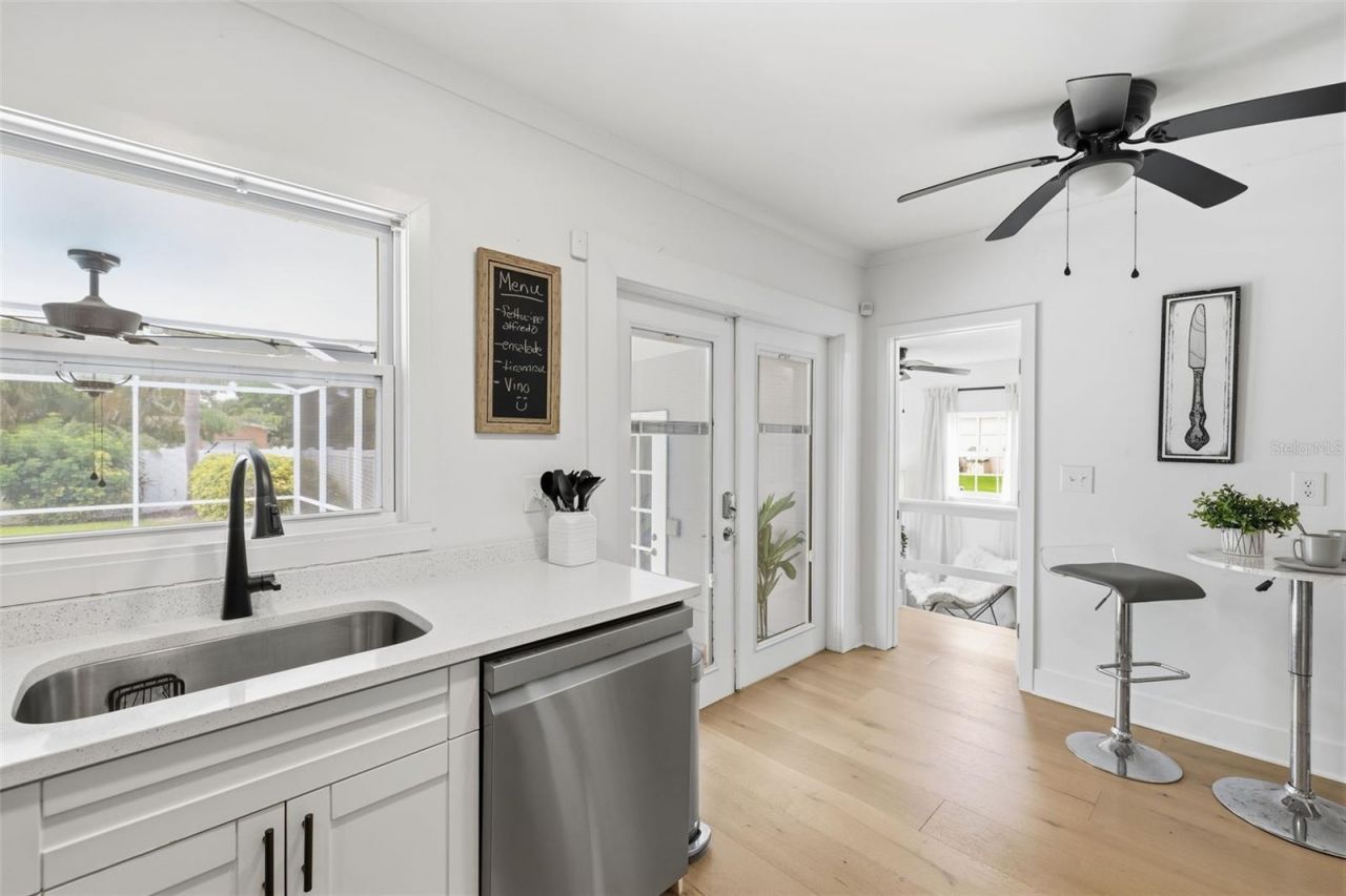 706 39th Avenue Ne, Saint Petersburg, FL 33703 Photo