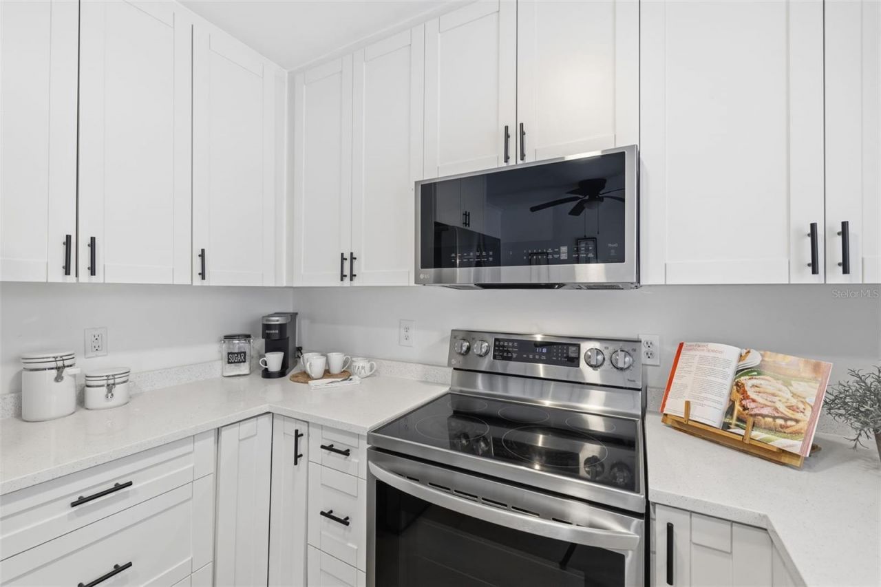 706 39th Avenue Ne, Saint Petersburg, FL 33703 Photo