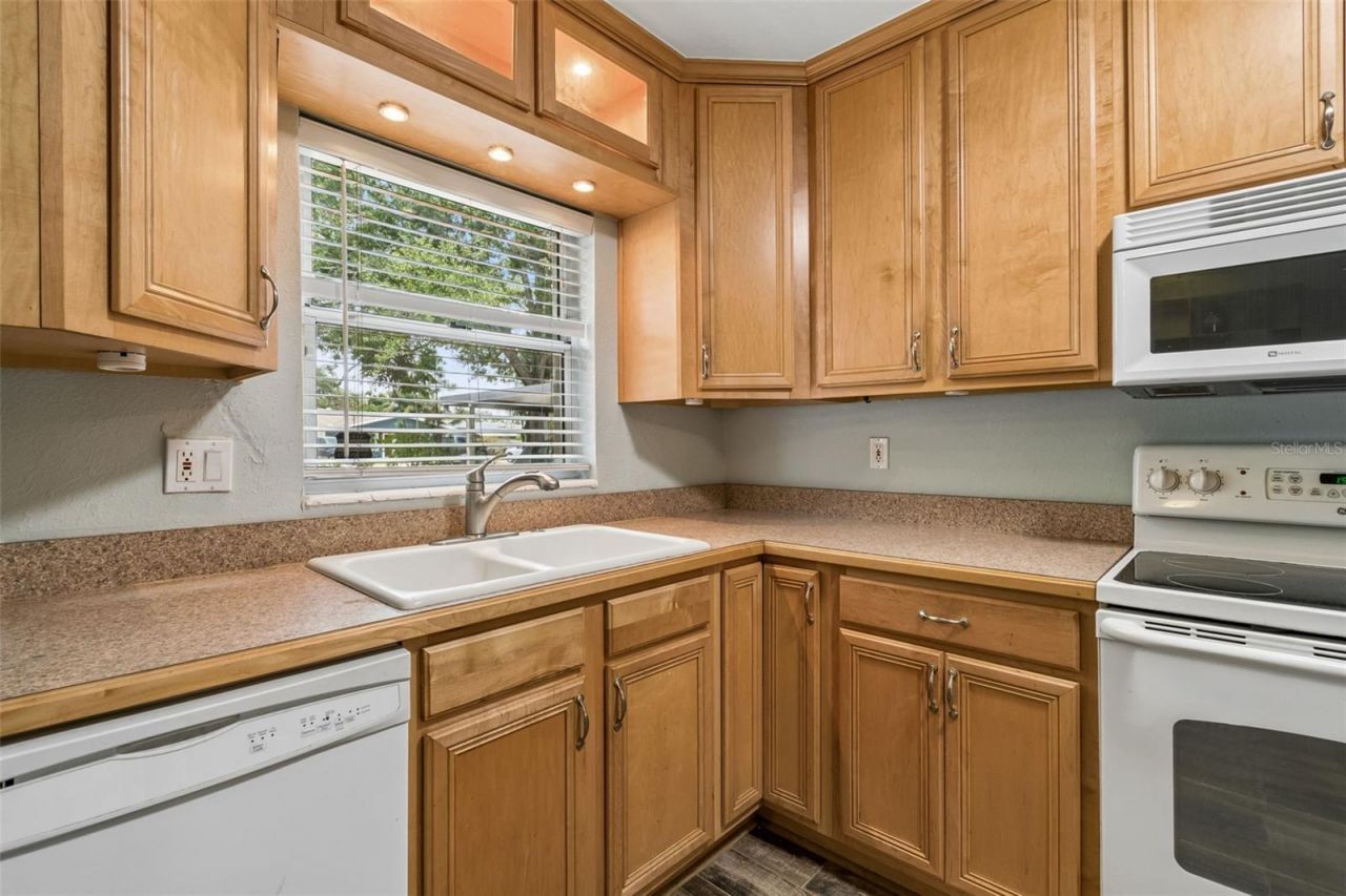 5598 14th Avenue N, Saint Petersburg, FL 33710 Photo