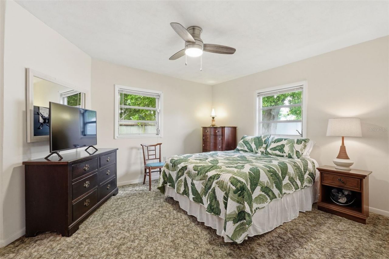6000 12th Way N, Saint Petersburg, FL 33703 Photo