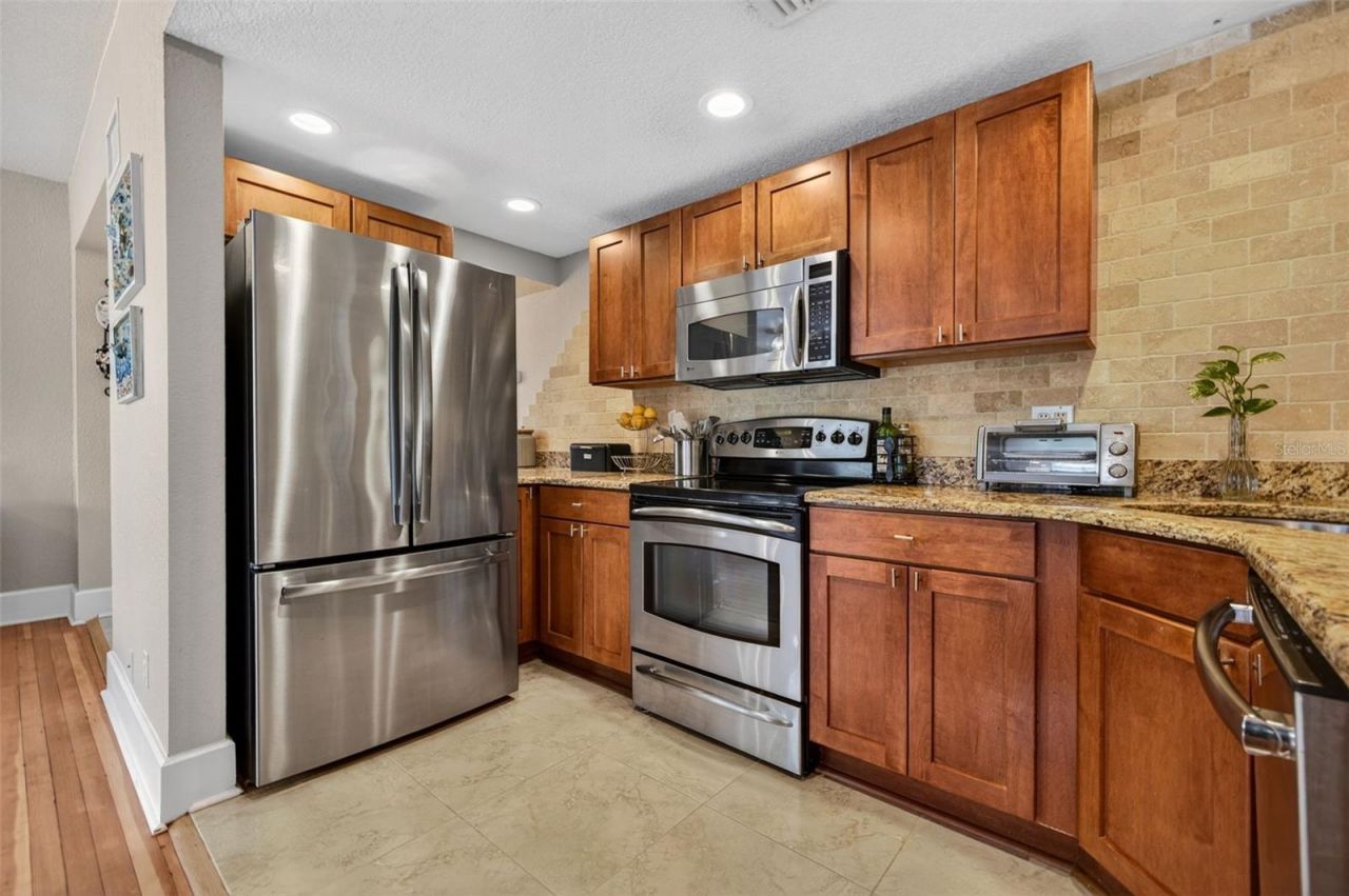 210 22nd Avenue Ne, Unit 12, Saint Petersburg, FL 33704 Photo