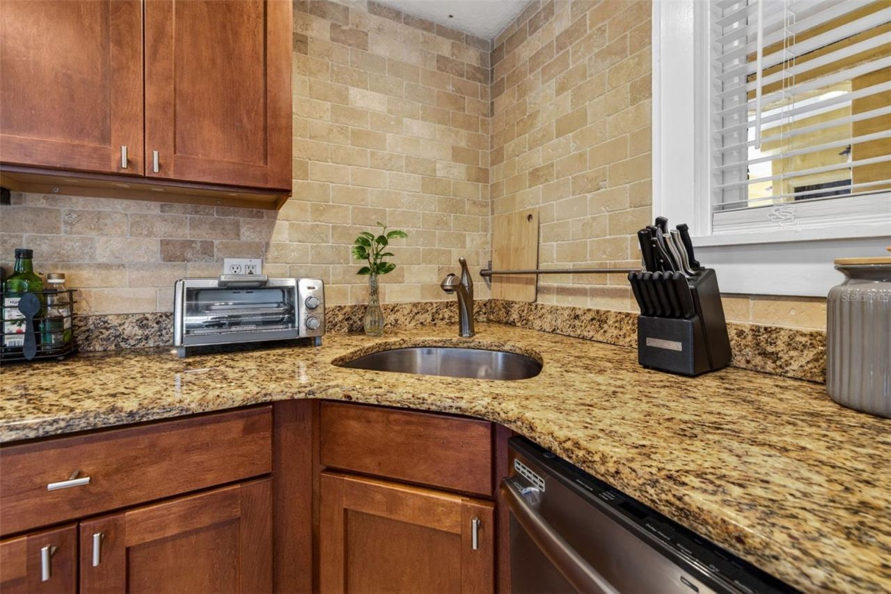 210 22nd Avenue Ne, Unit 12, Saint Petersburg, FL 33704 Photo