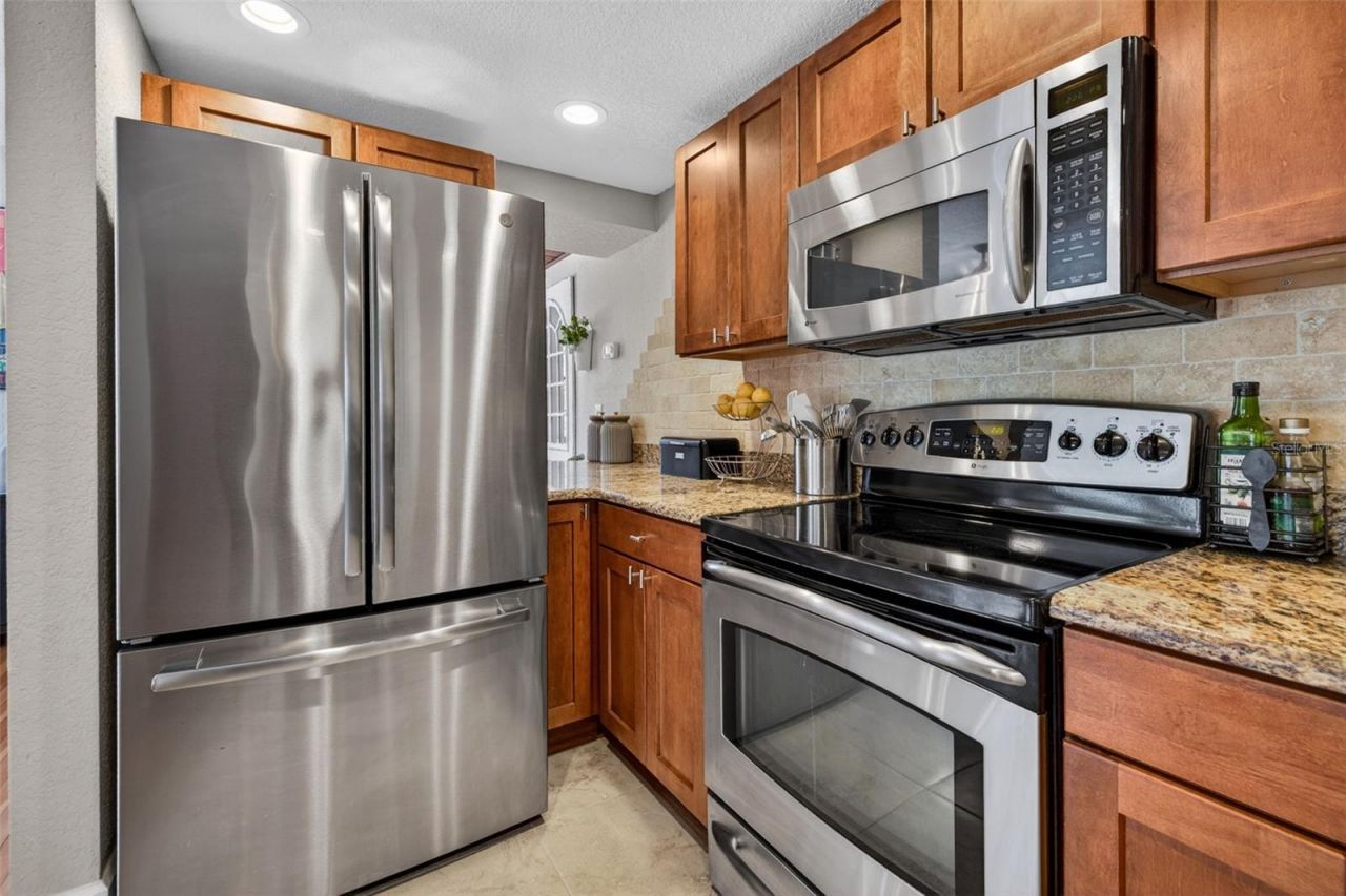210 22nd Avenue Ne, Unit 12, Saint Petersburg, FL 33704 Photo